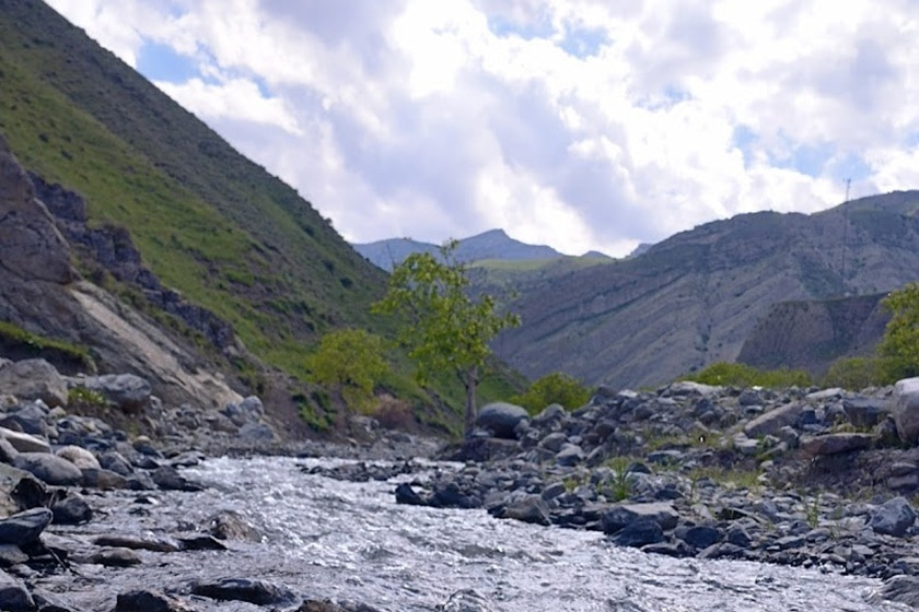 آبشار قره سو مشهد. منبع عکس: گوگل مپ. عکاس: pine apple