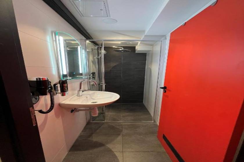 Heart of Amsterdam Hostel - Private Room (8 Adults)