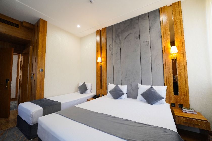 هتل ایوان 1 (اعلمی) مشهد - اتاق سه تخته (دبل + سینگل)