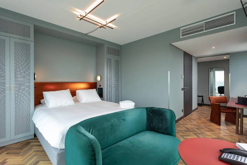 Olympic Hotel - King Room - Disability Access