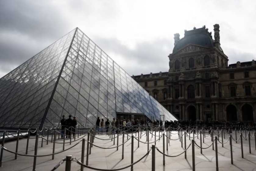 بحران تازه در لوور؛ نشت آب سراغ کتاب‌های تاریخی رفت