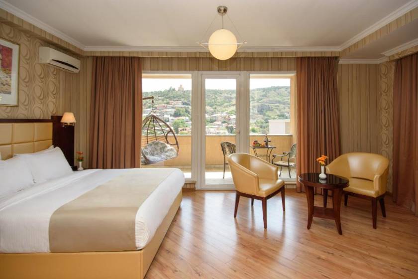 KMM Hotel - Double Room with Mountain View