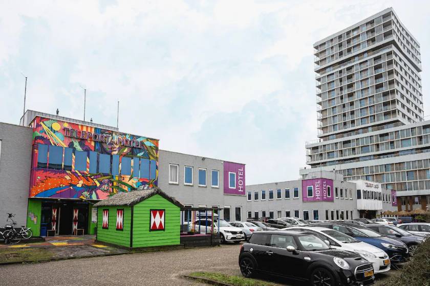 Amsterdam Teleport Hotel - parking