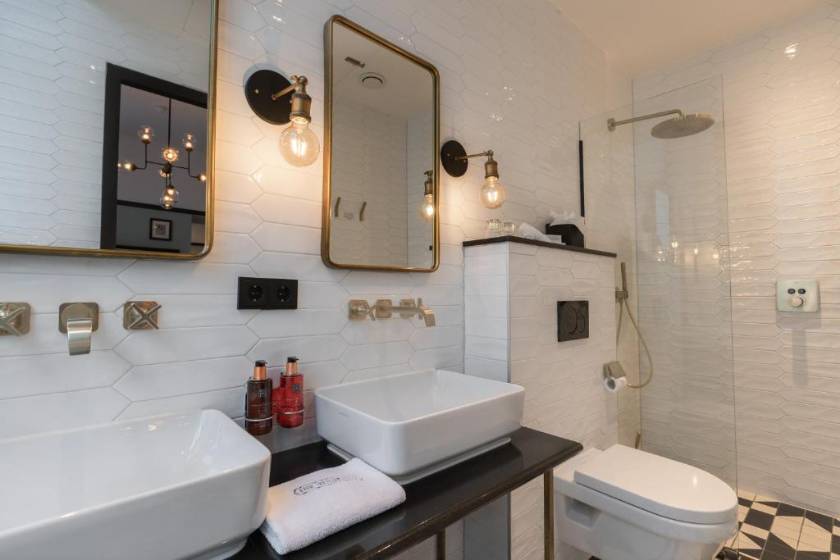 The Hendrick's Hotel - Junior Suite