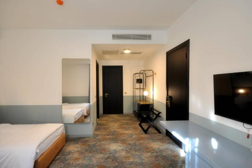 Castor & Pollux Hotel - Superior Twin Room with City View