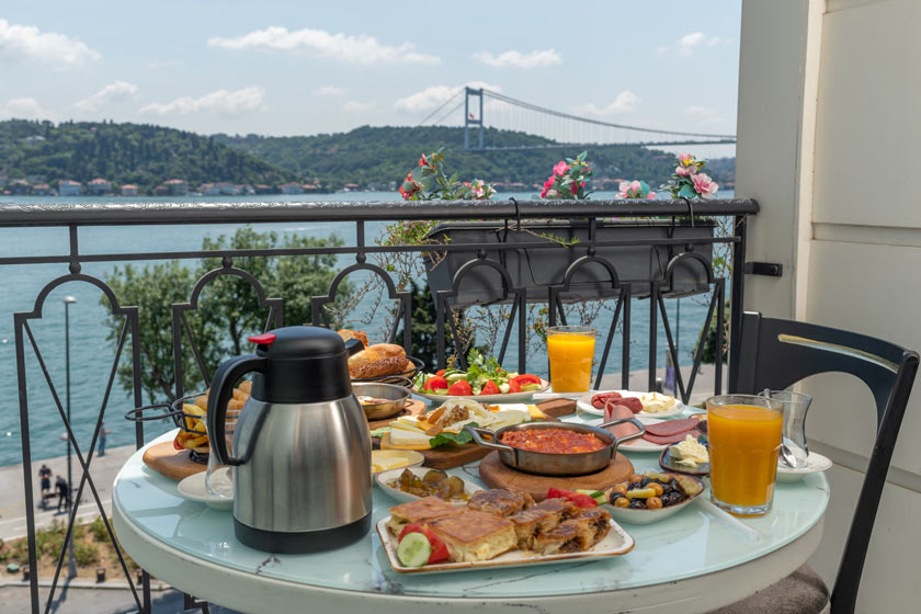  Emirganli Suites Istanbul - Family Condo, 2 Bedrooms, Sea View, Beachfront