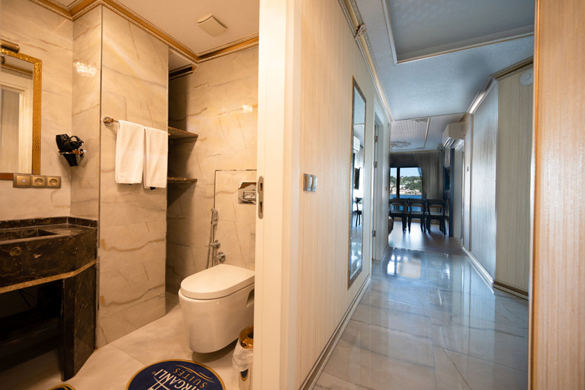  Emirganli Suites Istanbul - Family Condo, 3 Bedrooms, Sea View, Beachfront