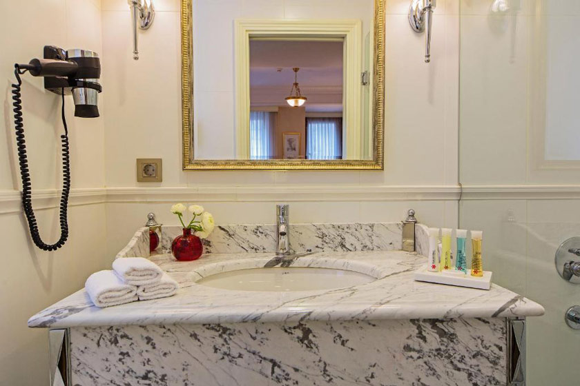 Meroddi Bagdatliyan Hotel Istanbul - Deluxe Triple Room - Annex
