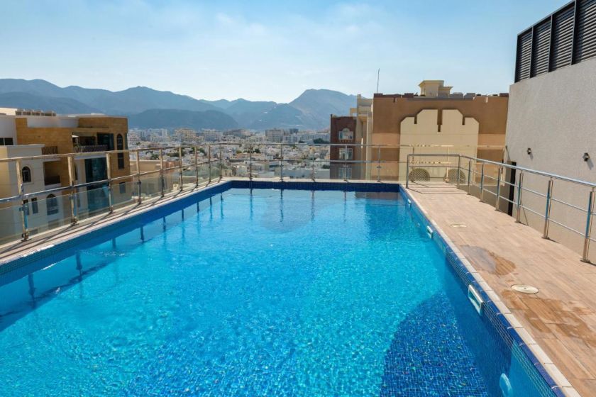 Royal Crown Hotel muscat - pool