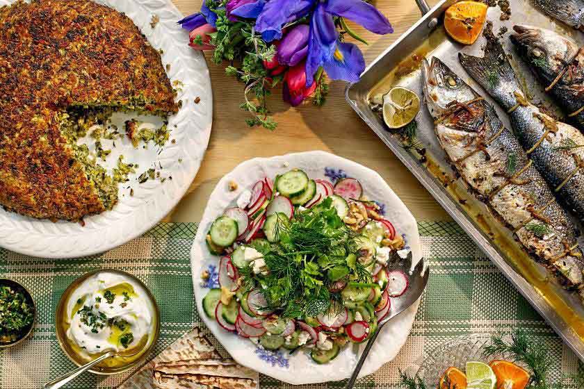 سبزی پلو با ماهی. منبع عکس: وب‌سایت بارجیل. عکاس: نامشخص