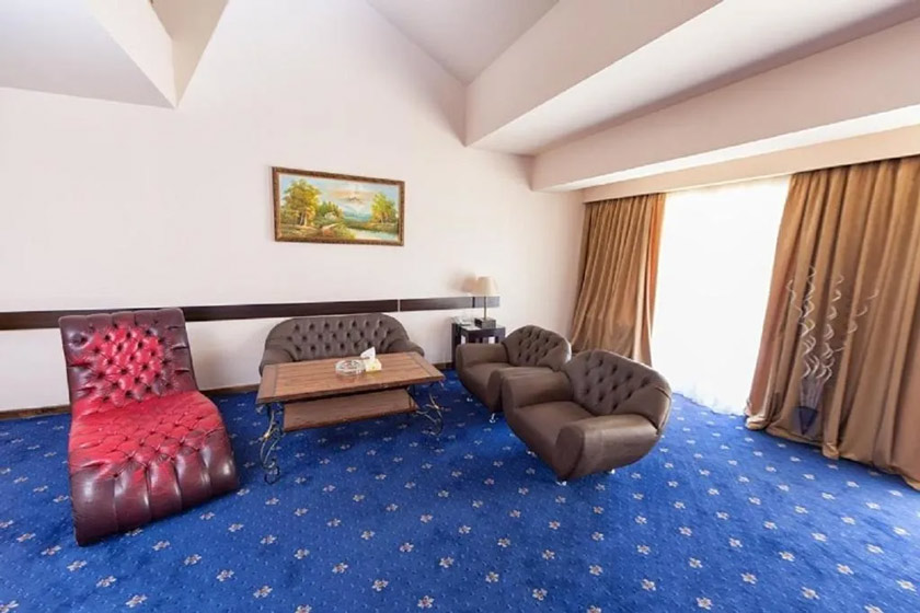 Regineh Hotel Yerevan - King Suite with Balcony