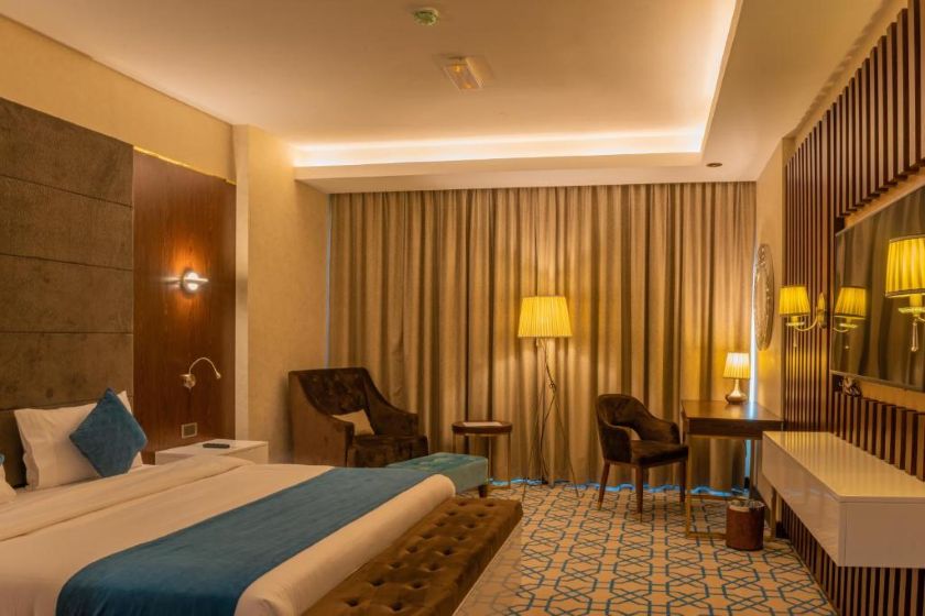 Royal Crown Hotel muscat - Standard King Room