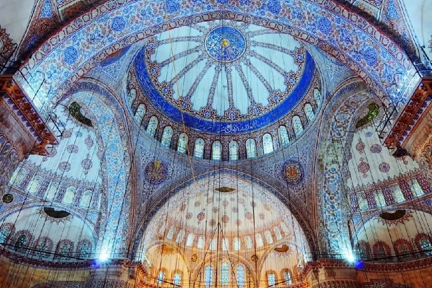 گنبدها و نیم‌گنبدهای مسجد سلطان احمد