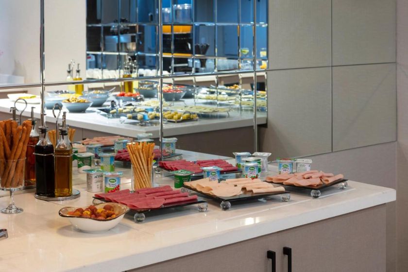 Buem Hotel Kosuyolu Istanbul - breakfast 