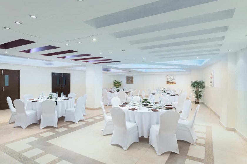 Al Hail Waves Hotel Managed By Centara Muscat - Restaurant