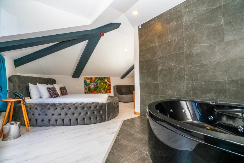 The Gate Kadikoy Downtown Istanbul - Suite with Spa Bath