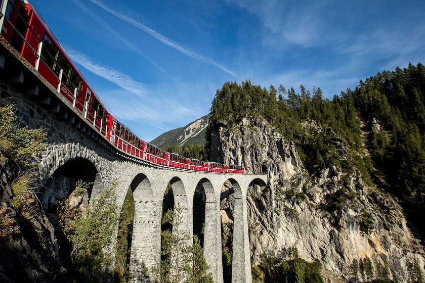 قطار برنینا، سوئیس و ایتالیا. منبع: myswitzerland. عکاس: نامشخص