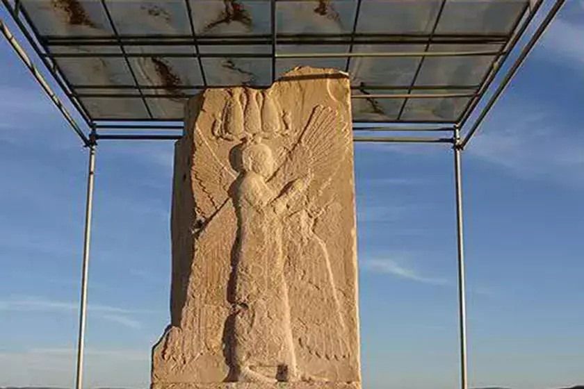 سنگ نگاره انسان بالدار پاسارگاد