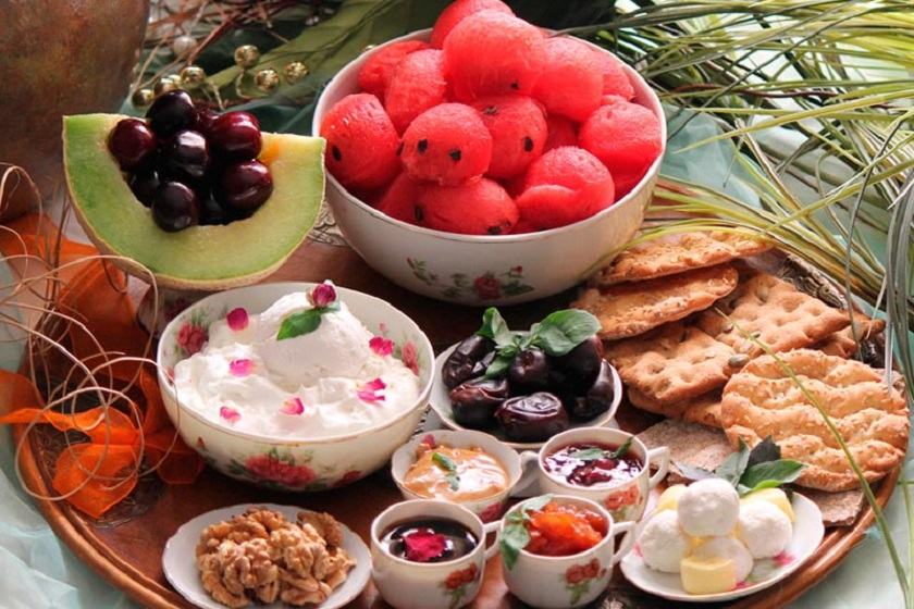سینی افطار. منبع عکس: وب‌سایت Drfamoradi.Ir، عکاس: نامشخص