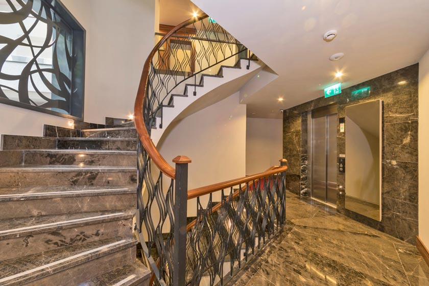  Golden Royal Hotel Istanbul - stairs