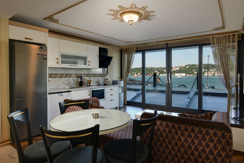  Emirganli Suites Istanbul - Premium Condo, 1 Bedroom, Sea View, Beachfront