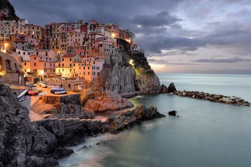 ۱۱. چینکو تره، ایتالیا (Cinque Terre. Italy)؛ بهترین مکان برای تجربه‌ای ایتالیایی دور از جمعیت