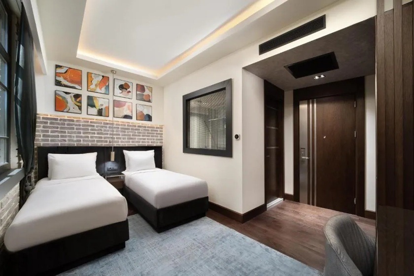DeCamondo Galata, a Tribute Portfolio Hotel Istanbul - Karakoy Banque Deluxe Twin Room