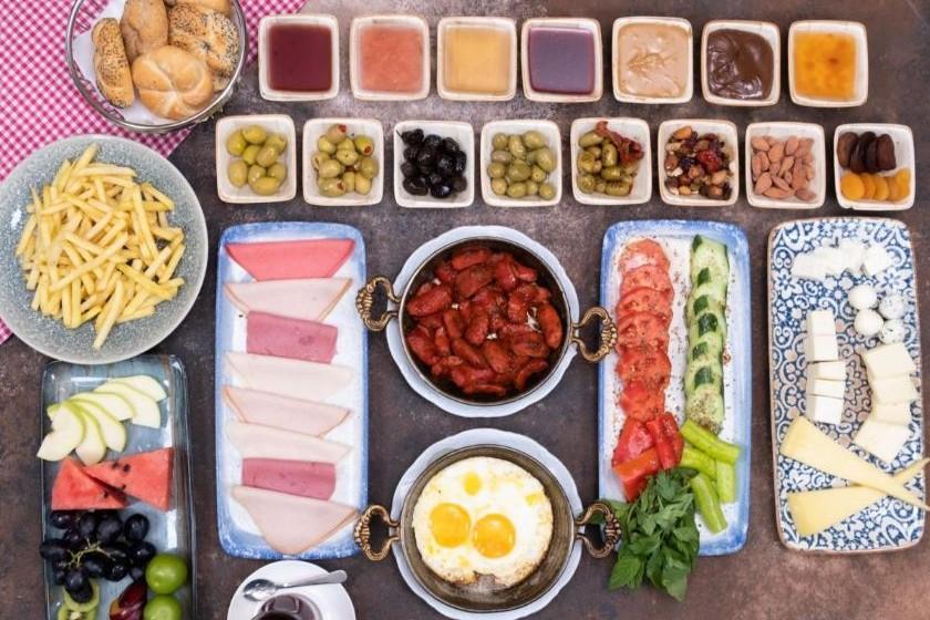 Buem Hotel Kosuyolu Istanbul - breakfast 