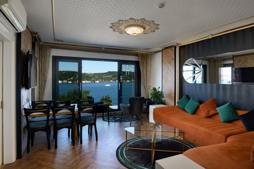  Emirganli Suites Istanbul - Family Condo, 2 Bedrooms, Sea View, Beachfront
