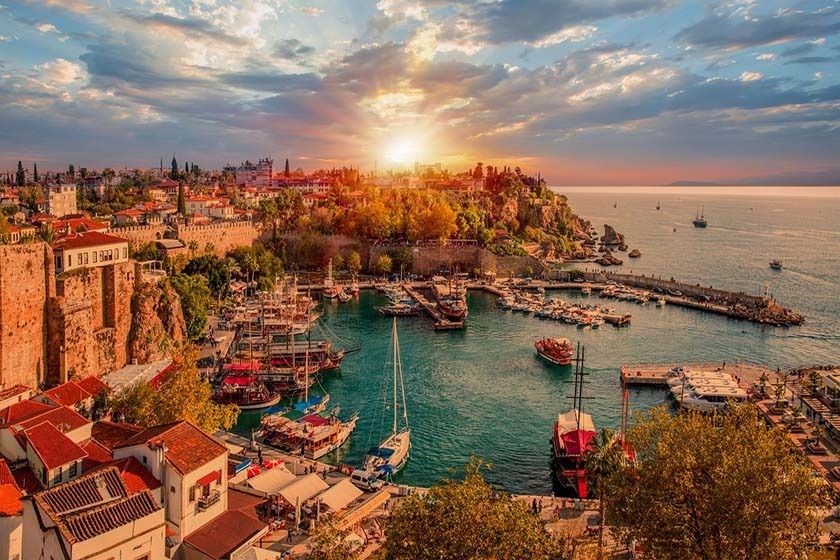 آنتالیا در روز. منبع عکس: Budget Your Trip، عکاس: نامشخص