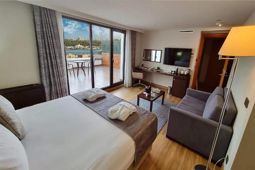 Port Bosphorus Hotel Istanbul - Deluxe Room with Terrace