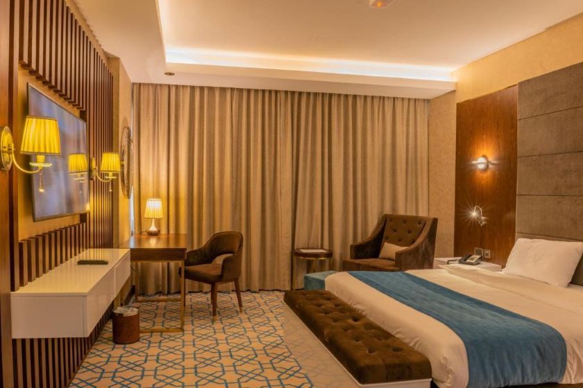 Royal Crown Hotel muscat - Standard King Room
