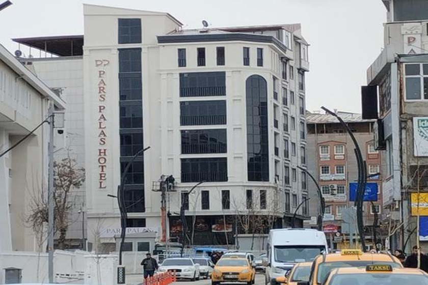 Pars Palas Hotel van