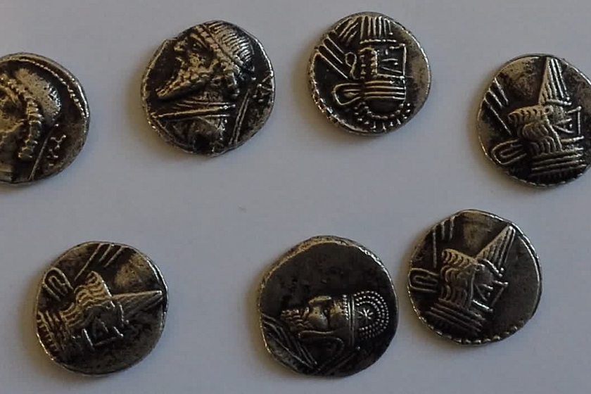 کشف ۷ سکه تاریخی در شهرستان خرم آباد