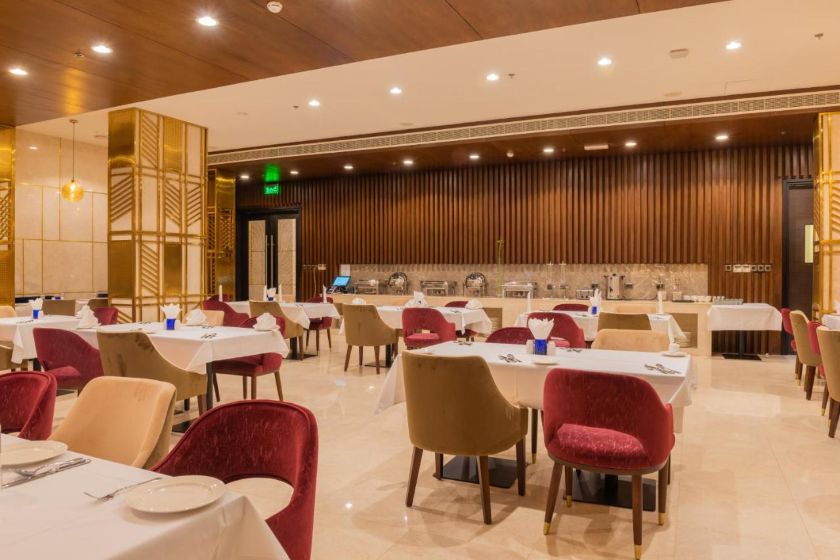 Royal Crown Hotel muscat - restaurant