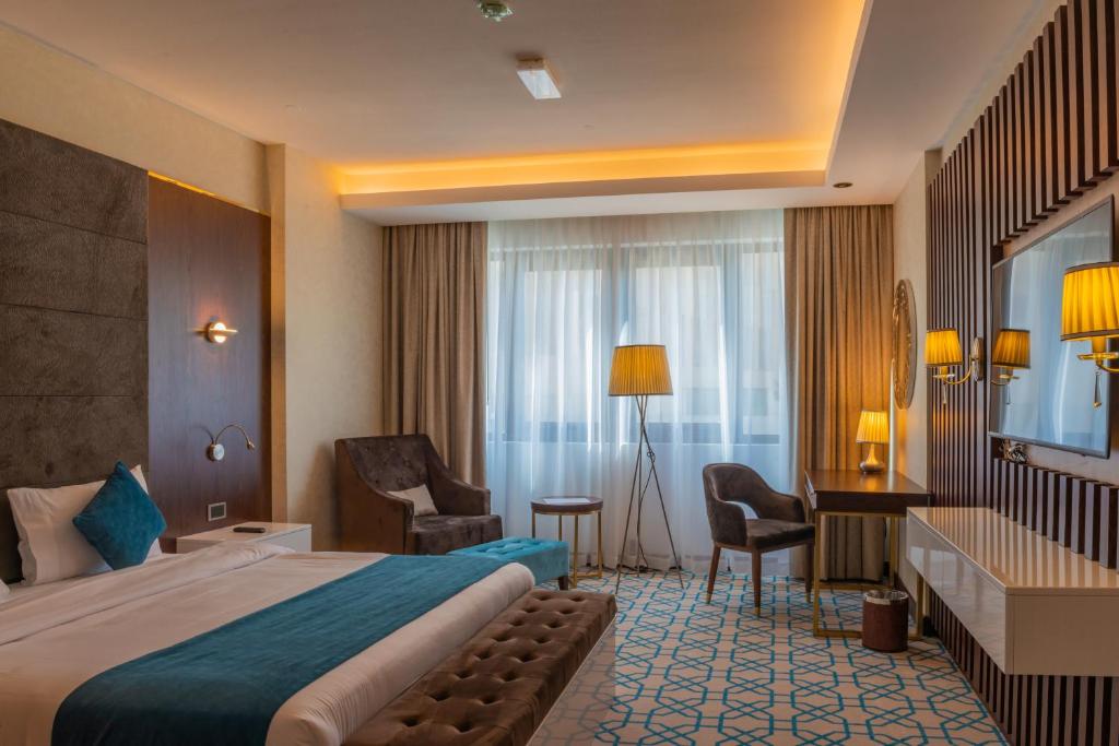 Royal Crown Hotel muscat - Standard King Room