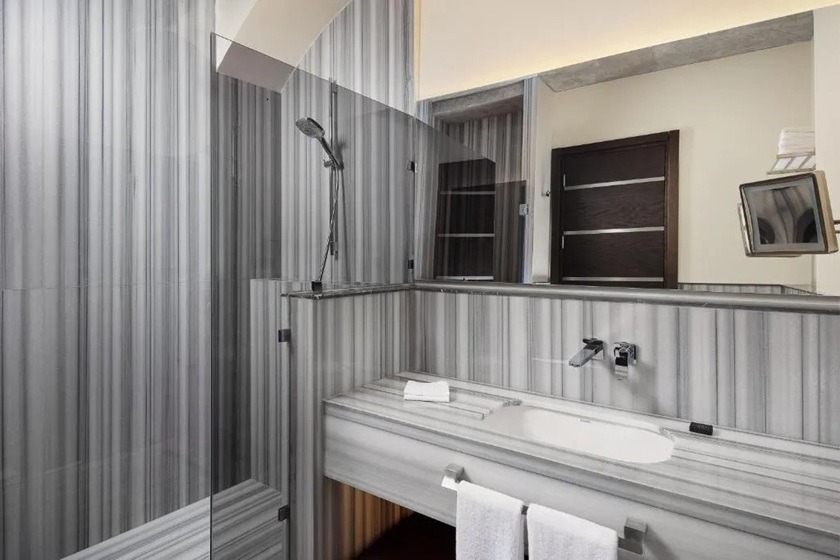 DeCamondo Galata, a Tribute Portfolio Hotel Istanbul - Karakoy Banque Adjoining Twin 