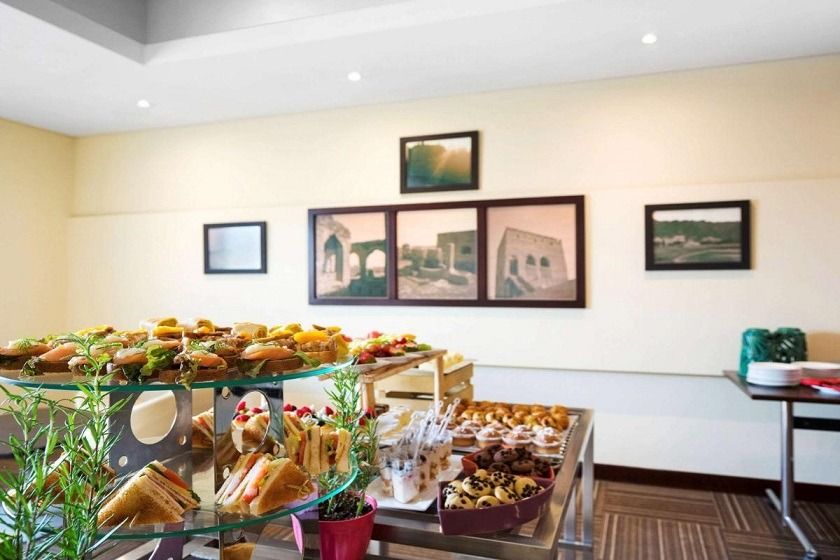 Ibis Muscat - Food And Drink