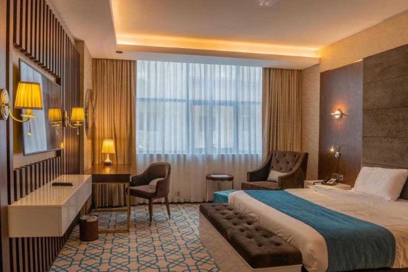 Royal Crown Hotel muscat - Standard King Room