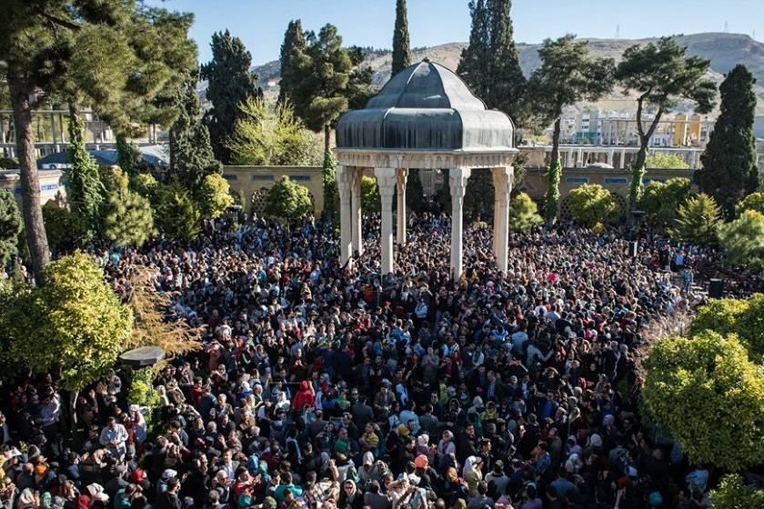 سال ۱۴۰۴ را در حافظیه، پاسارگاد و تخت جمشید تحویل کنید