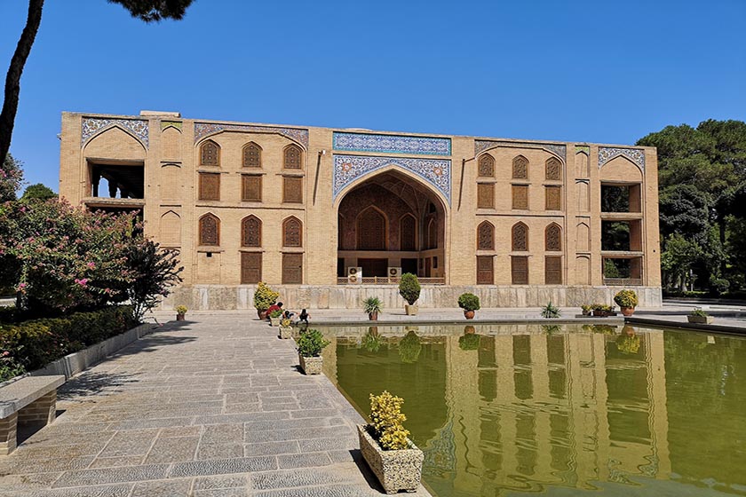 ایوان جنوبی چهل ستون