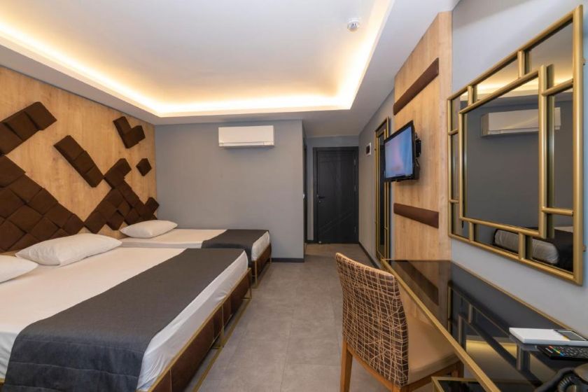Fly And Stay Airport Hotel Istanbul - Deluxe Quadruple Room
