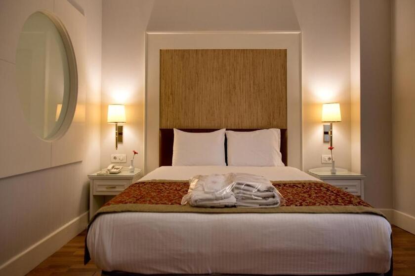 Taksim Metropark Hotel istanbul - Deluxe Triple Room