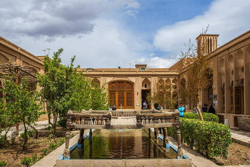 خانه لاری ها یزد. منبع عکس: وبسایت ویکی‌ مدیا. عکاس: Shbnmsrbni    