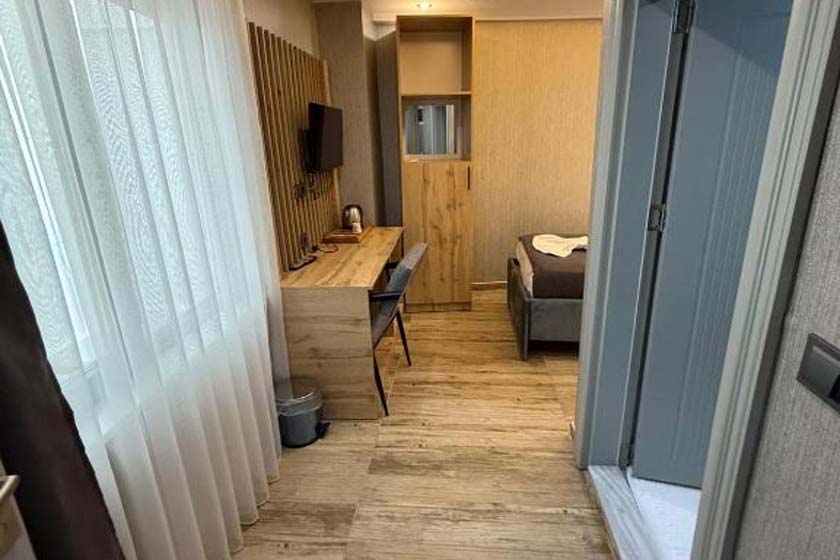 World Say Hotel van - room