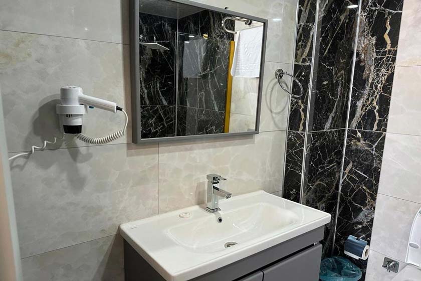 World Say Hotel van - room
