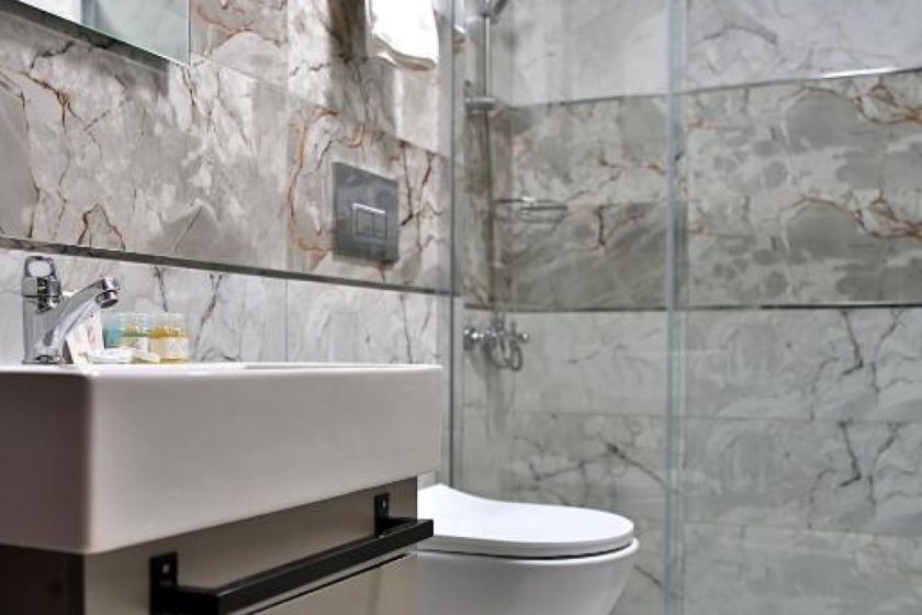 Fly And Stay Airport Hotel Istanbul - Queen Room with Spa Bath