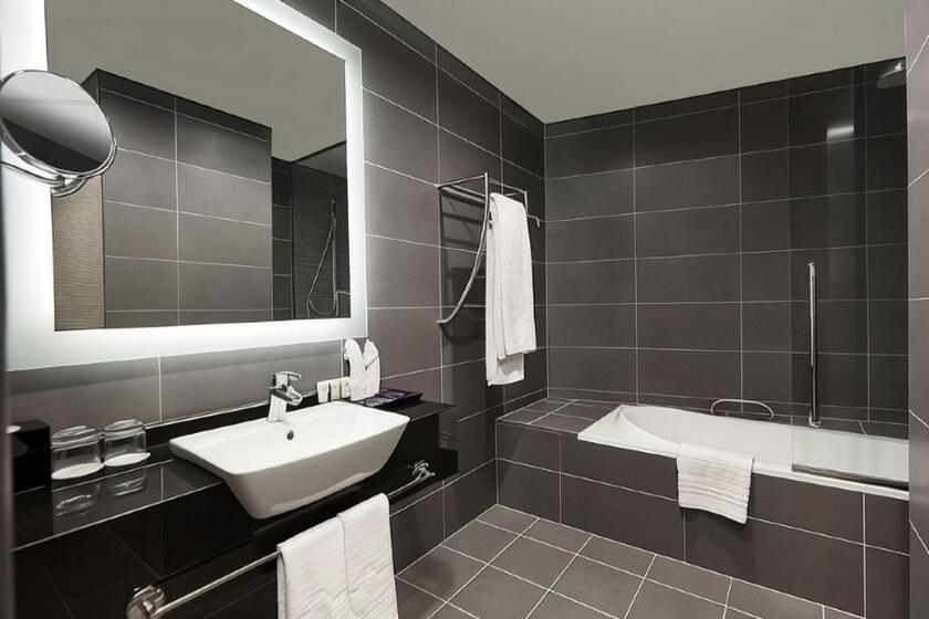 Park Regis Business Bay dubai - room