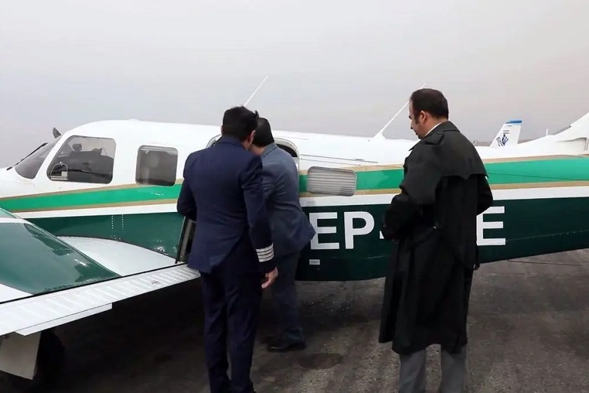 سوار شدن در تاکسی هوایی ایران. منبع عکس وب سایت خبرگزاری ایلنا. عکاس نامشخص