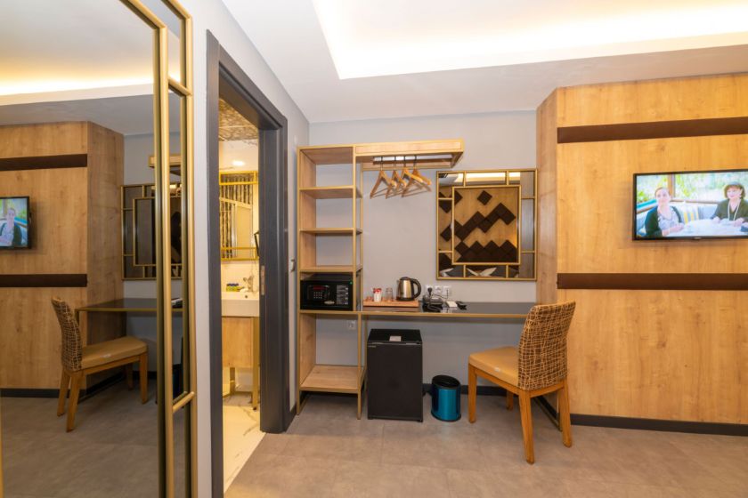 Fly And Stay Airport Hotel Istanbul - Deluxe Quadruple Room
